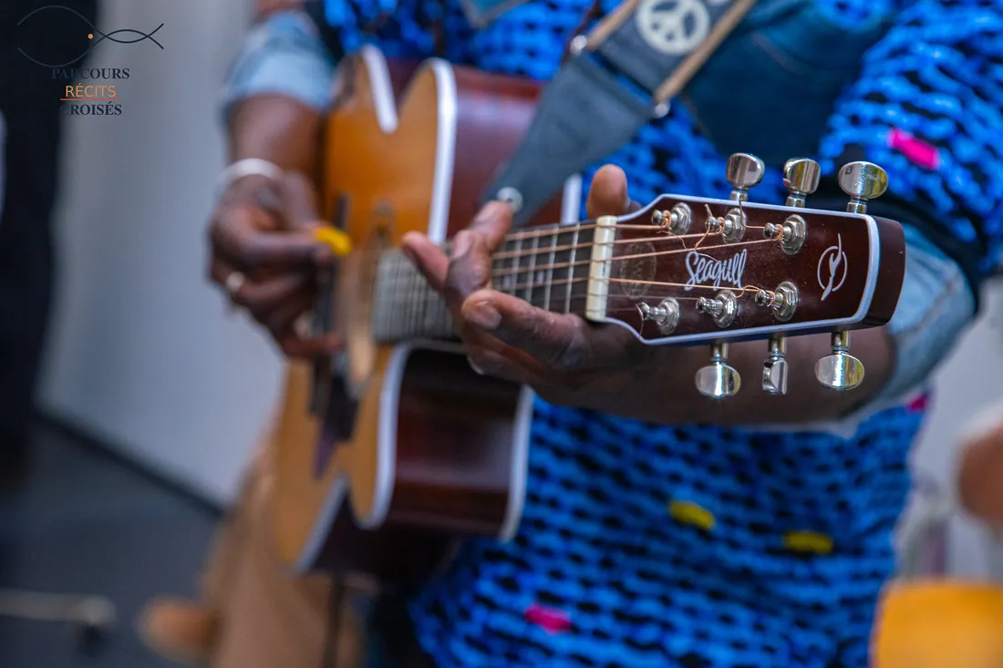 Gros plan sur la guitare